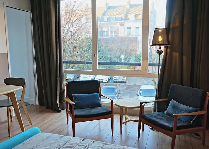 Daire Little - Constance