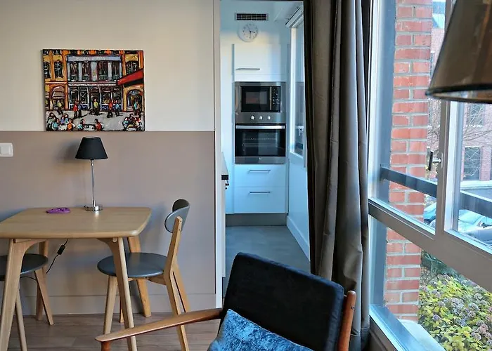 Daire Little - Constance